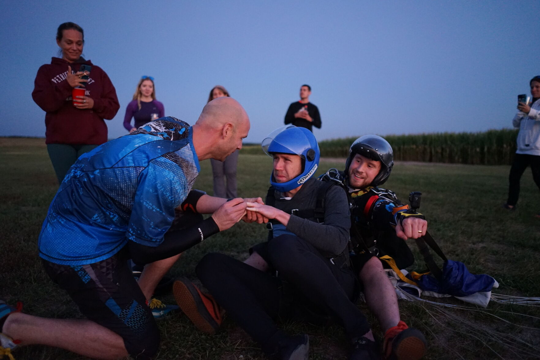 080121-owh-liv-skydivewedding-p4